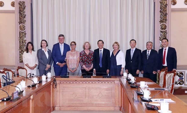 HCM City Chairman receives delegation from French Senate
