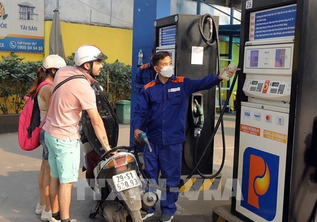 Petrol prices kept unchanged, oil prices up in latest adjustment | Business | Vietnam+ (VietnamPlus)