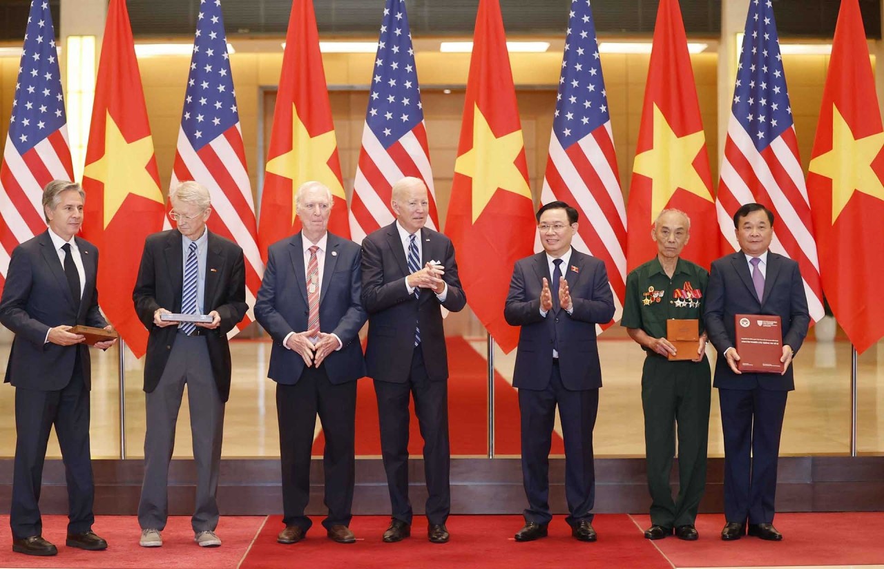 NA Chairman Vuong Dinh Hue meets with US President Joe Biden in Hanoi NA Chairman Vuong Dinh Hue meets with US President Joe Biden in Hanoi