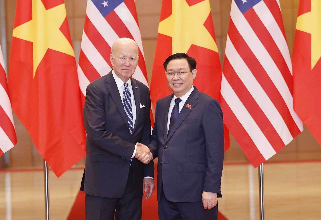 NA Chairman Vuong Dinh Hue meets with US President Joe Biden in Hanoi