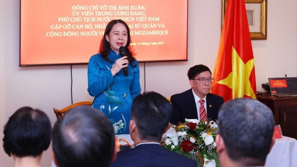 Phó Chủ tịch nước gặp gỡ cán bộ, nhân viên Đại sứ quán và cộng đồng người Việt Nam tại Mozambique