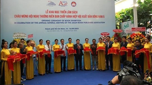 Exhibition of books on President Ho Chi Minh, Party and State leaders in HCM City