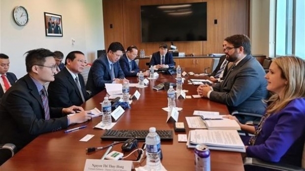 Delegation of Party Commission for Information and Education visits US