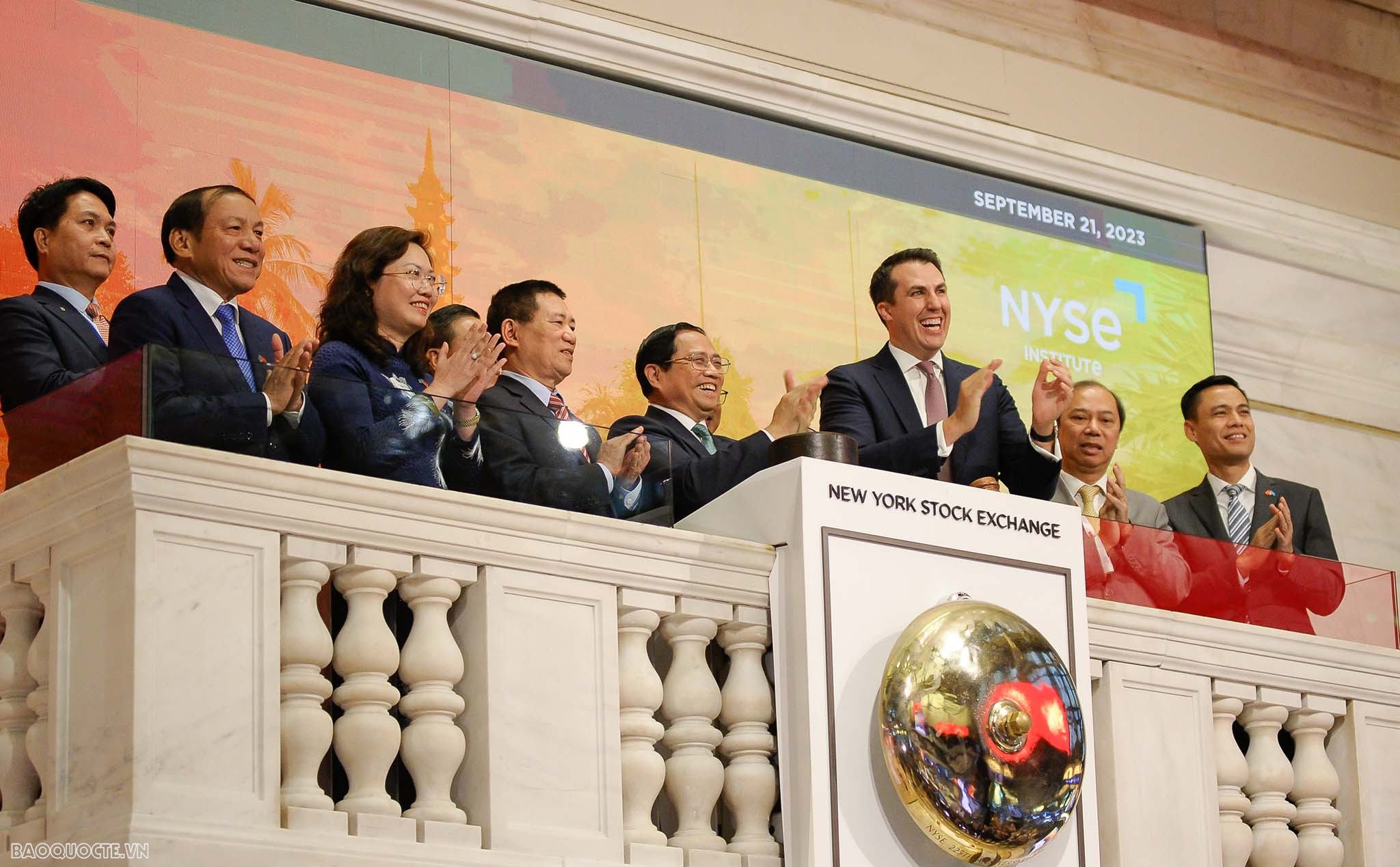 PM Pham Minh Chinh rang the bell to open NYSE trading session