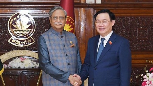 NA Chairman Vuong Dinh Hue meets with President of Bangladesh