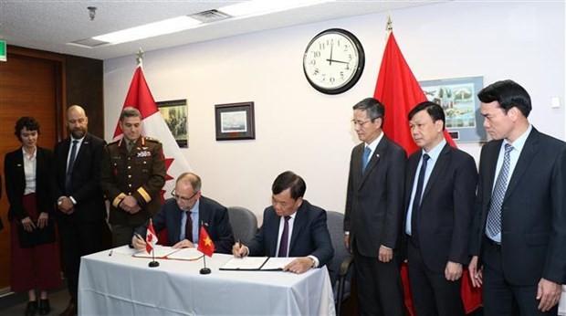 Vietnam, Canada hold second defence policy dialogue in Ottawa