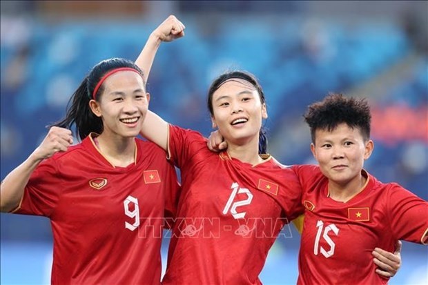 Player Hai Yen (centre) scores the first goal for Vietnam in the match against Nepal. (Photo: VNA)