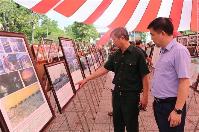 Maps and documents on Hoang Sa and Truong Sa on display in Cao Bang Province. (Photo: VNA)