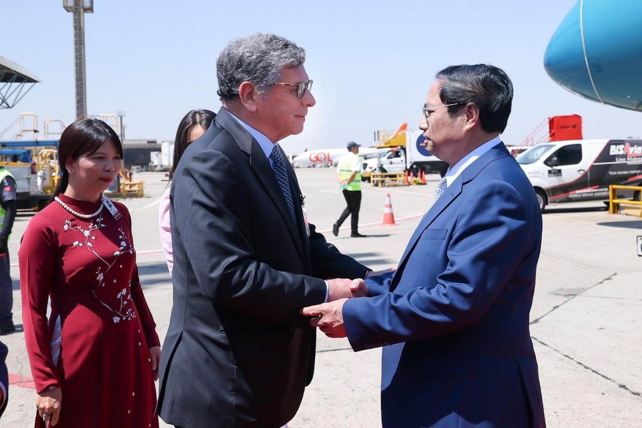 PM Pham Minh Chinh arrives in Brazil