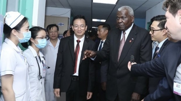 Leader of Cuban National Assembly visits Vietnam-Cuba Friendship Hospital in Dong Hoi