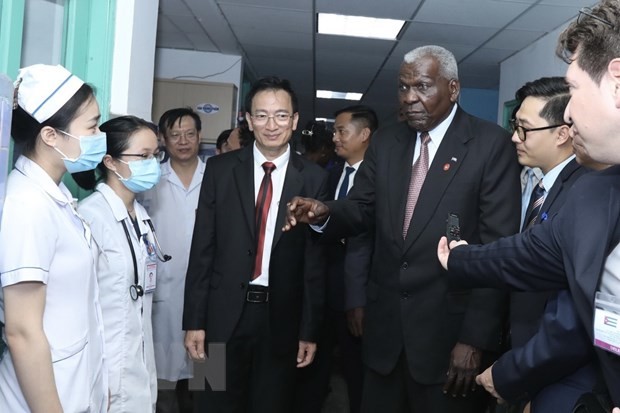 Leader of Cuban National Assembly visits Vietnam-Cuba Friendship Hospital in Dong Hoi