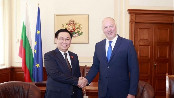 NA Chairman Vuong Dinh Hue, Bulgarian counterpart Rosen Zhelyazkov hold talks