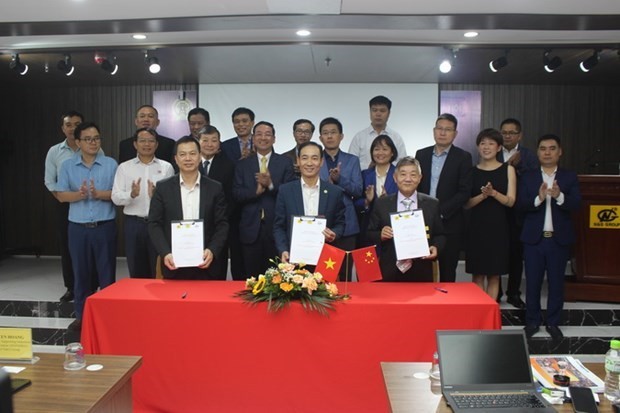 Hanoi, Shanghai businesses set up cooperation | Business | Vietnam+ (VietnamPlus)
