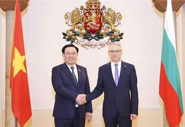 NA Chairman Vuong Dinh Hue meets PM of Bulgaria Nikolai Denkov in Sofia