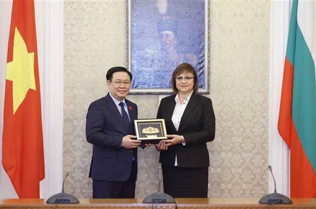 NA Chairman Vuong Dinh Hue met leader of Bulgarian Socialist Party