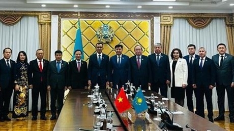 NA Vice Chairman Nguyen Khac Dinh visits Kazakhstan