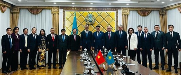 NA Vice Chairman Nguyen Khac Dinh visits Kazakhstan
