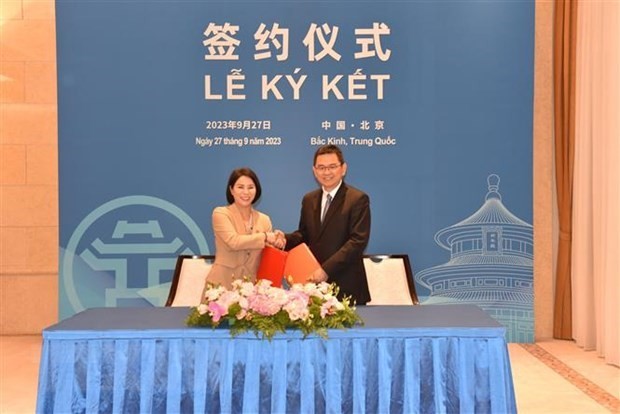Hanoi Party Secretary, Beijing counterpart hold talks, stepping up cooperation in various areas