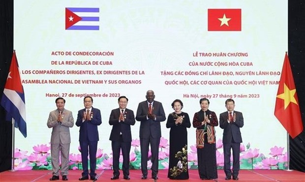 Cuban State’s Orders, Medals bestowed upon Vietnamese National Assembly leaders