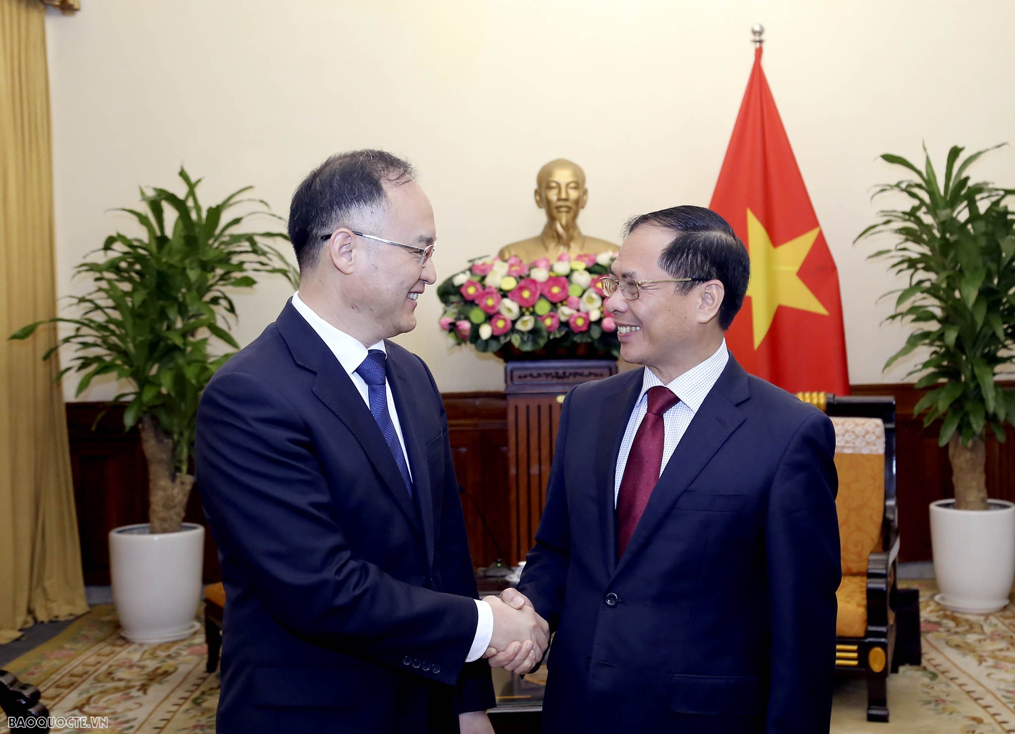 Review on external affairs from Sept.25-Oct.1: Cultivation of Vietnam-Cuba special relations; Positive development momentum in Vietnam-China relations