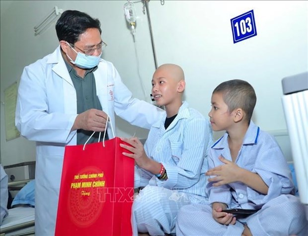 PM Pham Minh Chinh presents Mid-Autumn-Festival gifts to child patients