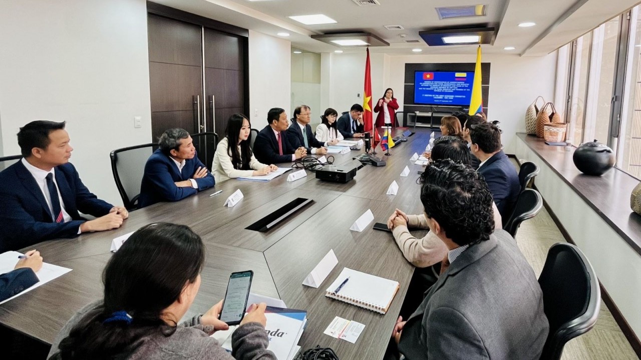 Vietnam, Colombia Deputy Ministers signed MoU on trade, investment, industrial cooperation