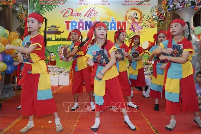 Vietnamese children around the world enjoy Mid-Autumn Festival Vietnamese children around the world enjoy Mid-Autumn Festival