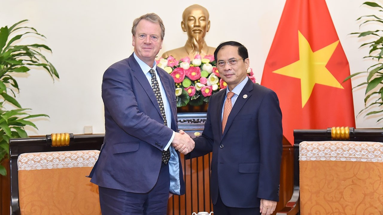 Foreign Minister Bui Thanh Son welcomes UK Secretary of State for Scotland
