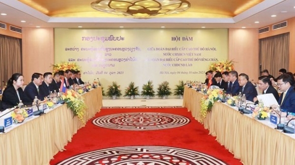 Hanoi Chairman receives Mayor of Vientiane to promote stronger cooperation