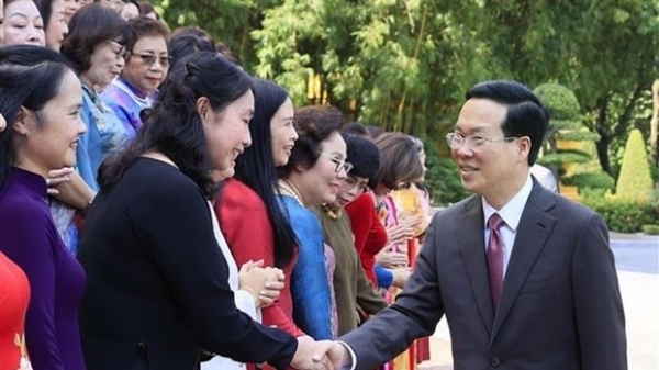 President Vo Van Thuong praises businesswomen for dedication to national development