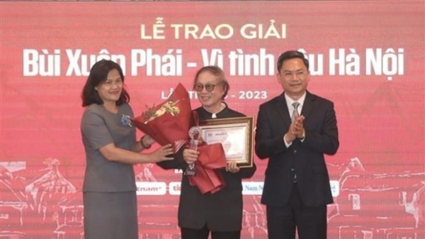 Bui Xuan Phai Awards honours People’s Artist Director Dang Nhat Minh