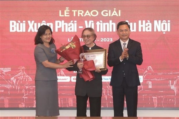 Bui Xuan Phai Awards honours filmmaker Dang Nhat Minh