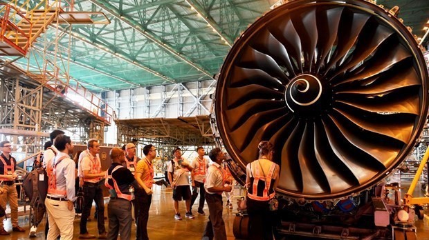 Aviation experts visit aircraft maintenance centre in Hanoi