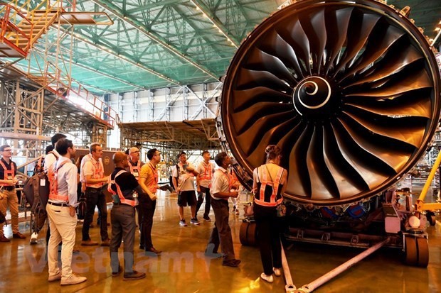Aviation experts visit aircraft maintenance centre in Hanoi