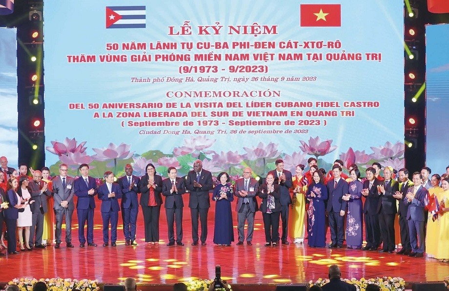 Các đại biểu tham dự Lễ kỷ niệm 50 năm Lãnh tụ Cuba Fidel Castro thăm vùng giải phóng miền Nam Việt Nam tại Quảng Trị tại thành phố Đông Hà, tỉnh Quảng Trị ngày 26/9. (Nguồn: TTXVN)