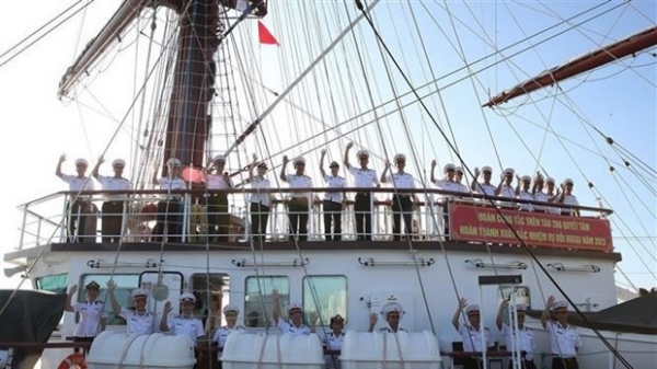 Sailing ship 286-Le Quy Don of Vietnam Naval Academy begins friendly visit to Singapore