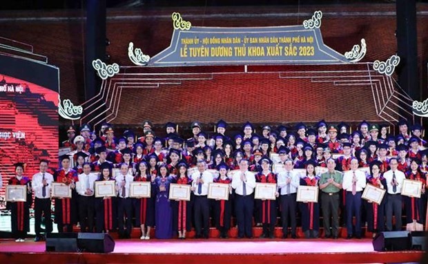 Hanoi honours 96 valedictorians from universities    | Society | Vietnam+ (VietnamPlus)