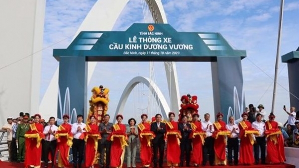 Deputy PM attends ceremony of Kinh Duong Vuong bridge with highest steel arch in Vietnam