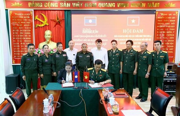 Son La, Laos’ Xayabury province exchange experience in veteran affairs