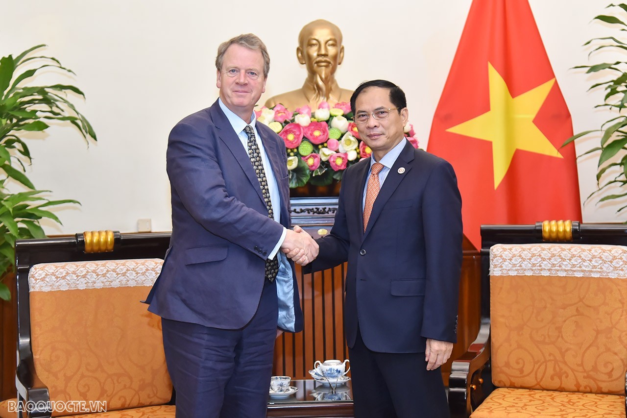 Review on external affairs from Oct. 2-8:  Belgian Chamber of Representatives passed Resolution to support AO victims; Honoring President Ho Chi Minh