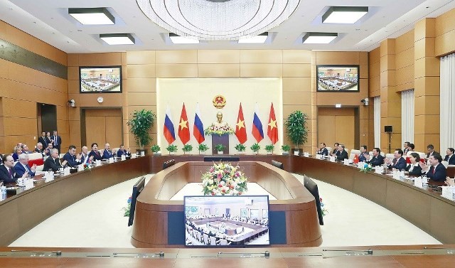 NA Chairman Vuong Dinh Hue, Russian State Duma Chairman hold talks in Hanoi