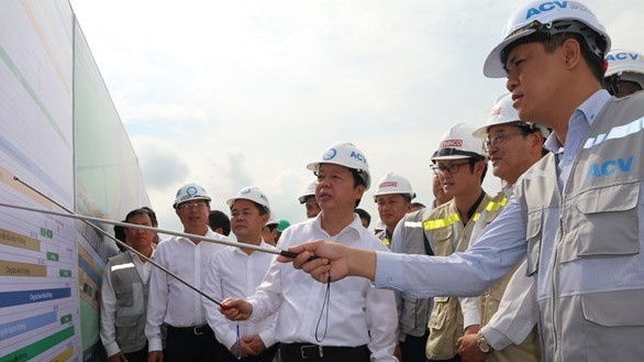Deputy PM Tran Hong Ha inspects construction of Long Thanh Airport