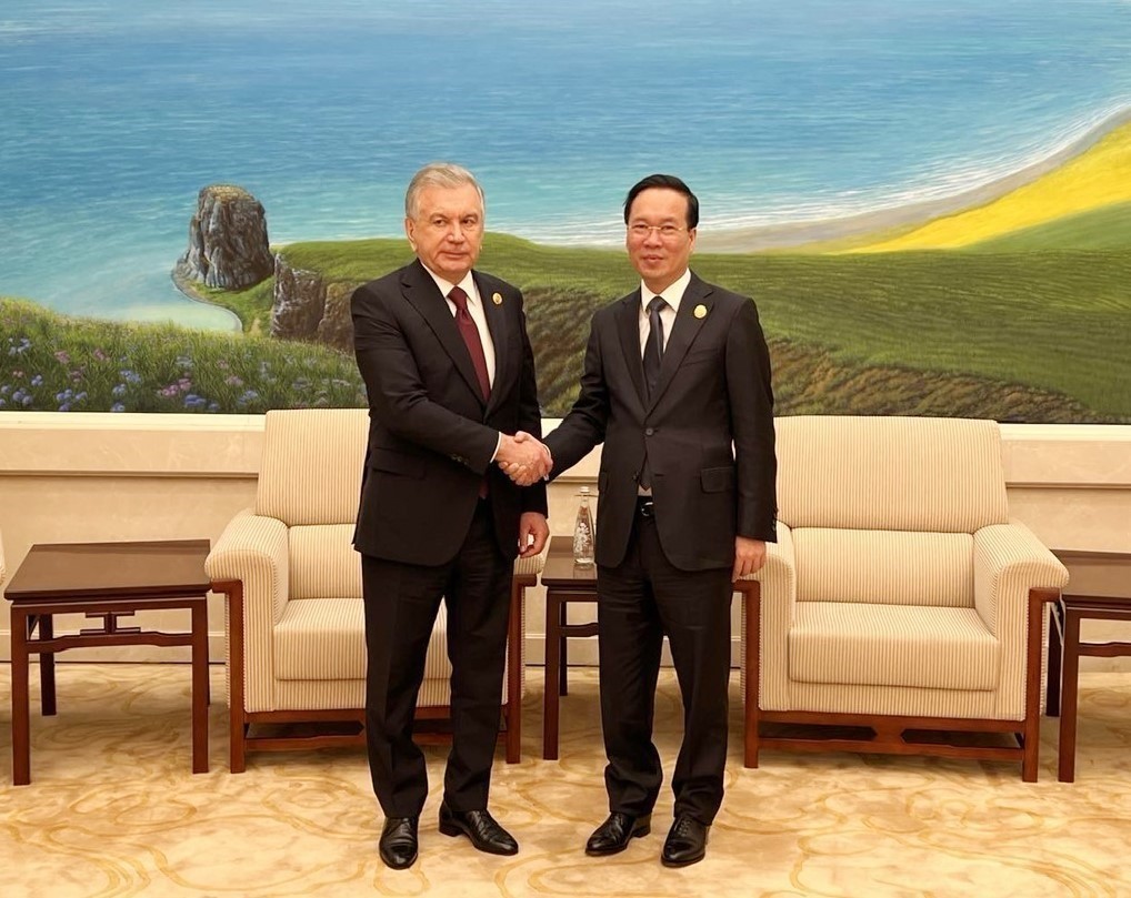 President Vo Van Thuong met with Uzbek President Shavkat Mirziyoyev in Beijing