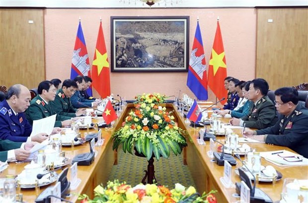 Commander-in-Chief of Cambodian Armed Forces pays official visit to Vietnam
