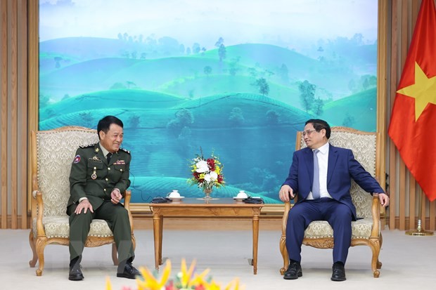 PM Pham Minh Chinh welcomes Commander-in-Chief of Cambodian armed forces in Hanoi