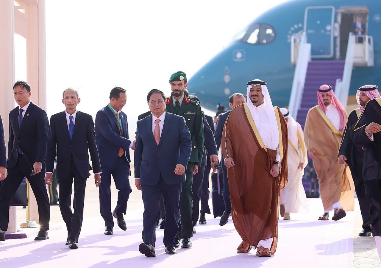 PM Pham Minh CHinh meets with leaders of Gulf countries Qatar, UAE and Oman