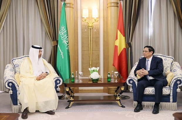 Prime Minister receives executives of Aramco, Saudi Fund for Development Prime Minister receives executives of Aramco, Saudi Fund for Development