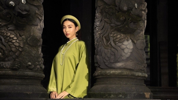 Hoa hậu Thùy Tiên mặc áo dài cổ phục Việt Nam chụp ảnh tại cố đô Huế