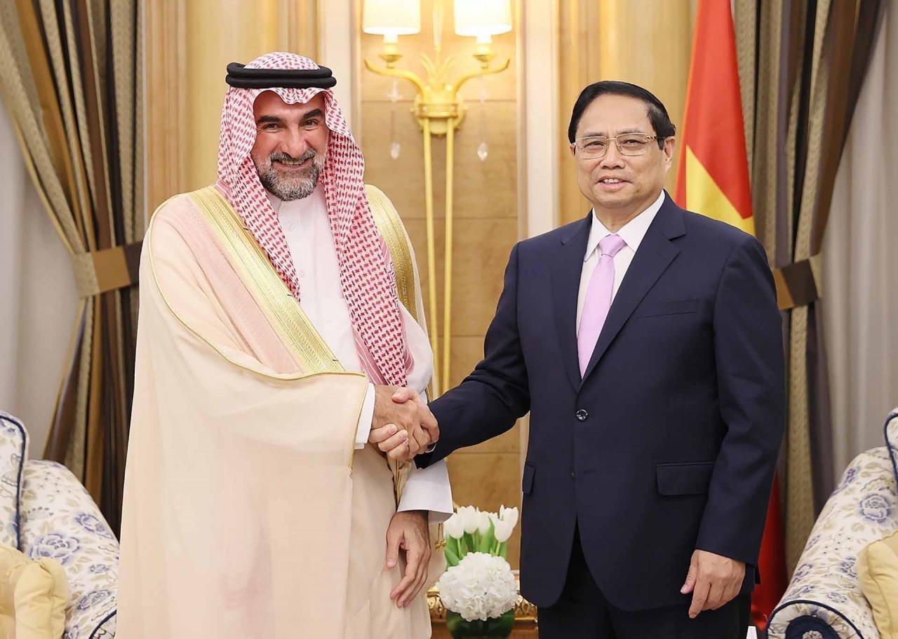 PM Pham Minh Chinh receives Saudi Arabian Public Investment Fund Governor