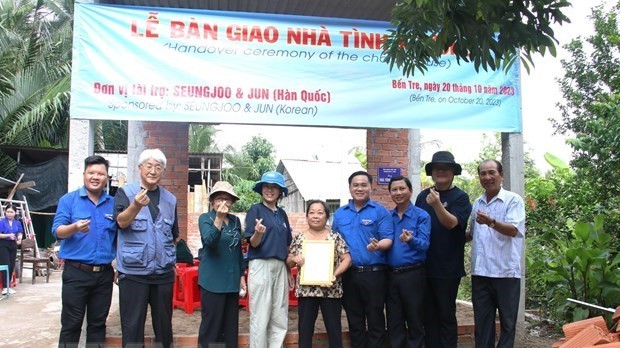 RoK youngsters build houses for the needy in Ben Tre